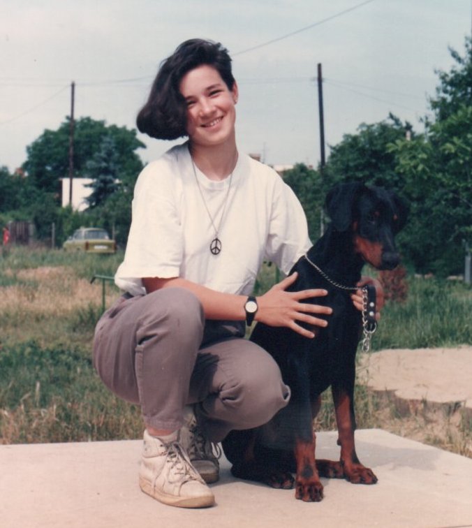 Dömötör Júlia és Kim, a dobermann 1993
